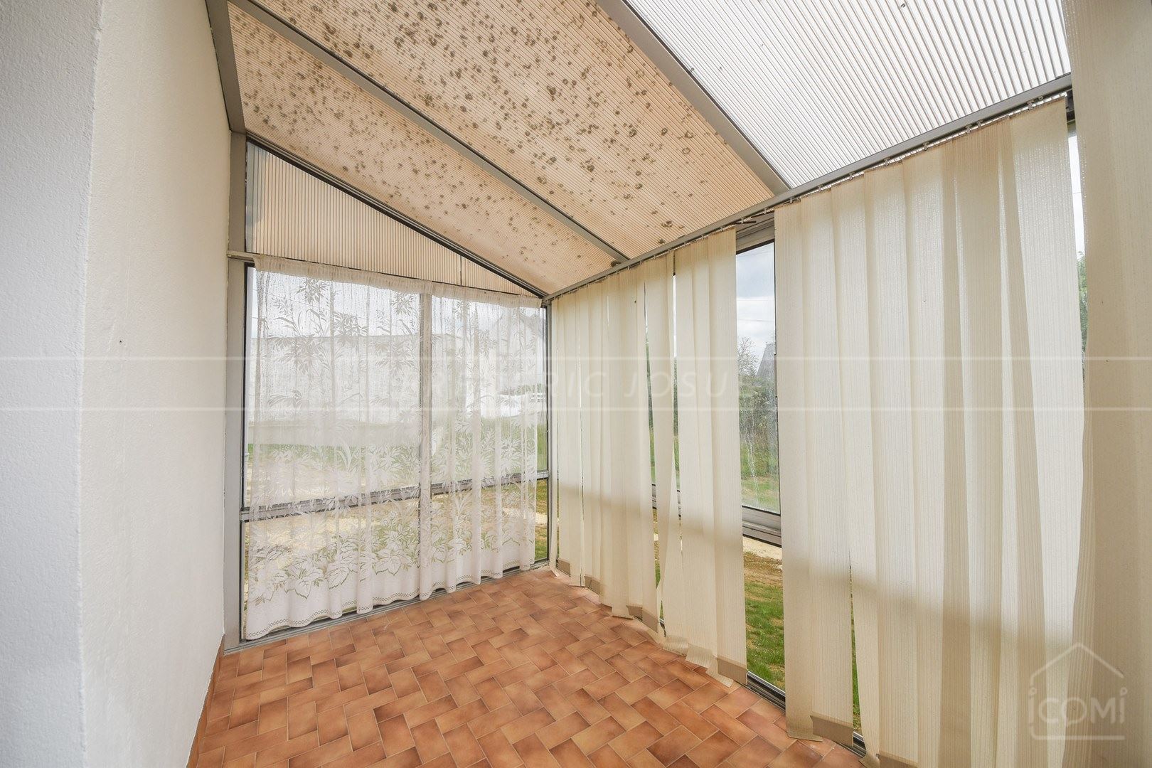 MAISON FAMILLIALE - A RENOVER - SANS VIS A VIS - SECTEUR CALME - GRAND HANGAR - photo 2